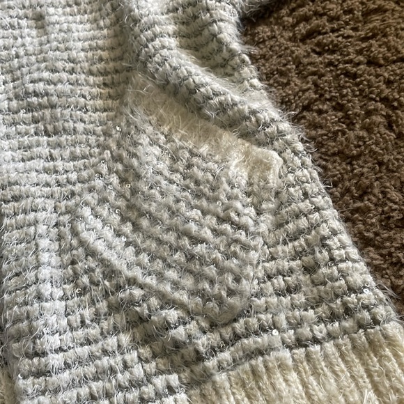 Ladies sequin XOXO shrug sweater Sz Small - Picture 3 of 7